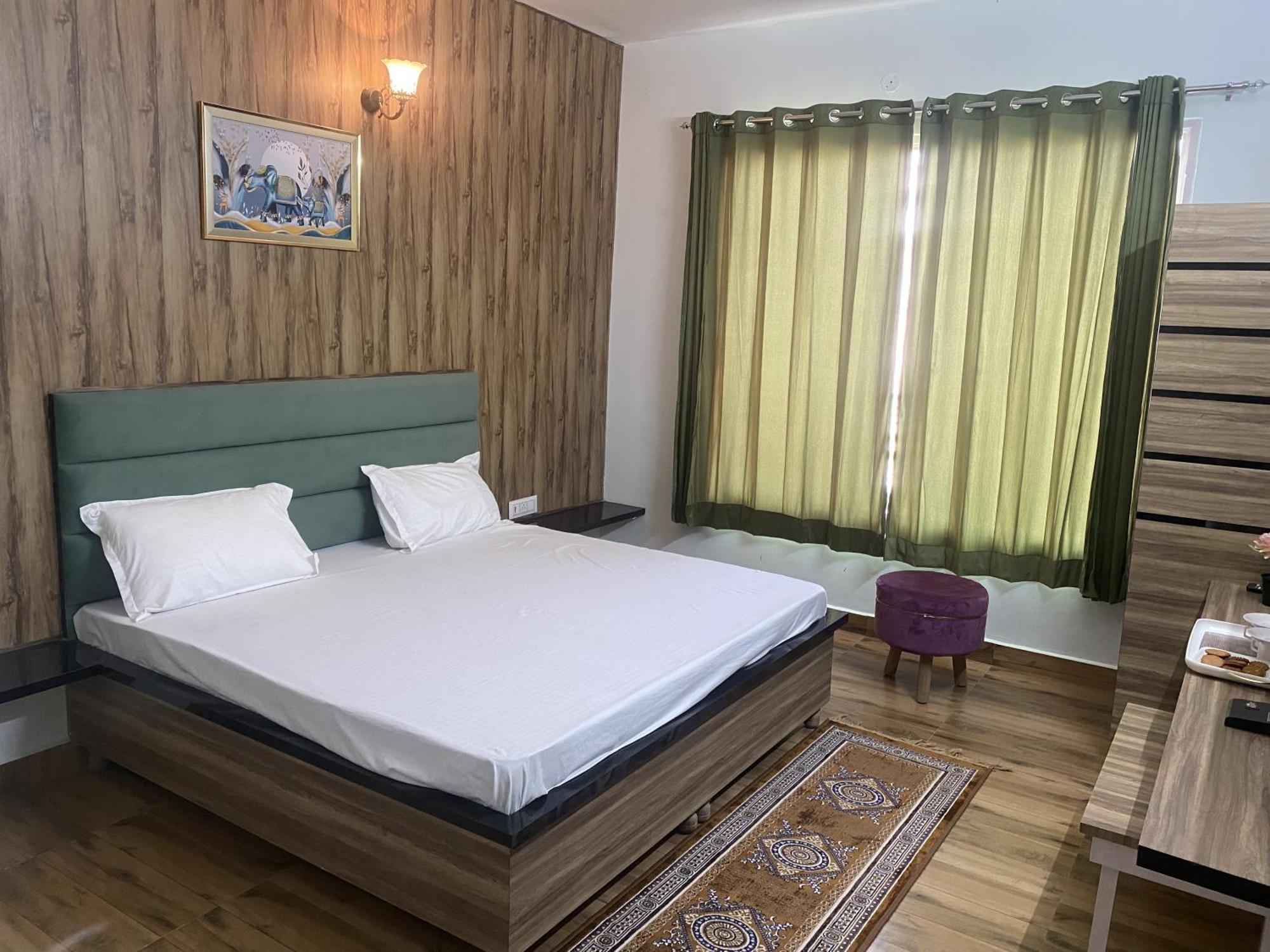 Hotel Nirmal - Budget Friendly Rooms Near Fortis Hospital And Marriage Palaces Амритсар Экстерьер фото